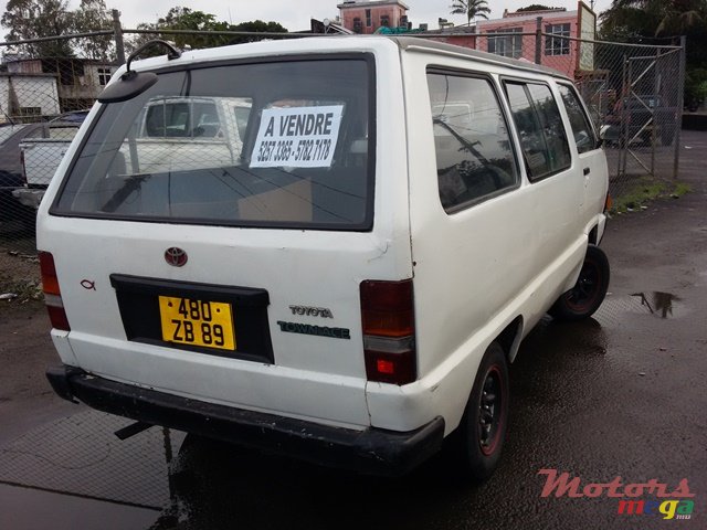 1989' Toyota Town Ace photo #2