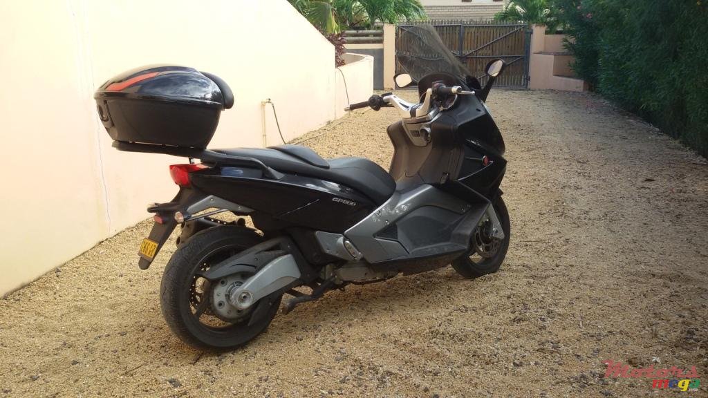 2009' Gilera GP 800 photo #3