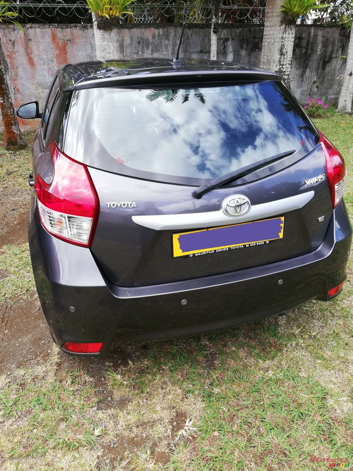 2015' Toyota Yaris Hatchback photo #1