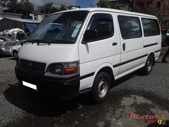 2002' Toyota Hi-Ace photo #3