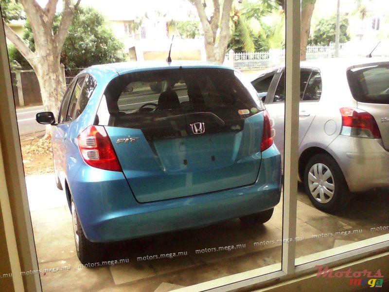 2010' Honda Jazz photo #2