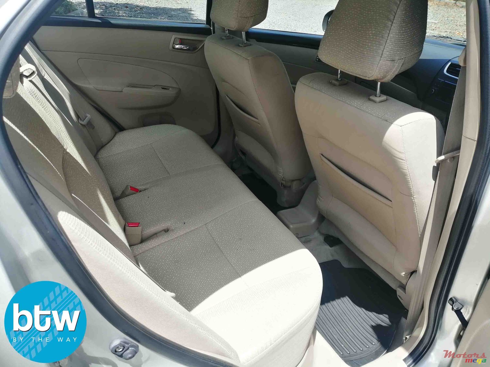 2014' Suzuki Swift Dzire photo #3