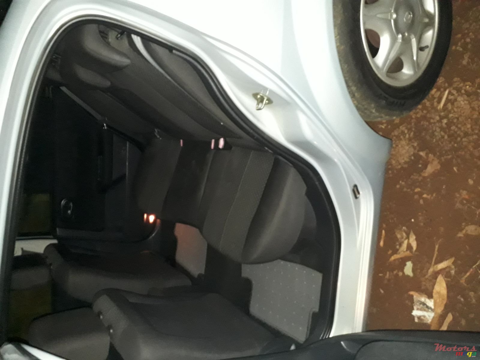 2004' Renault Megane 2 photo #2