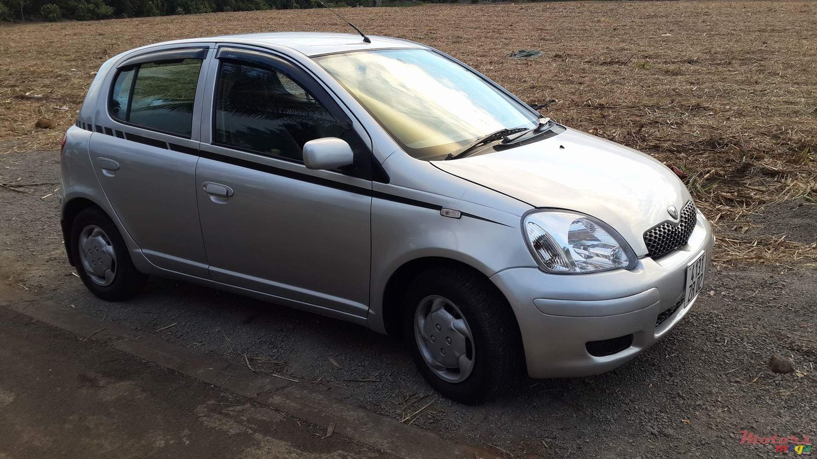 2002' Toyota Vitz photo #7