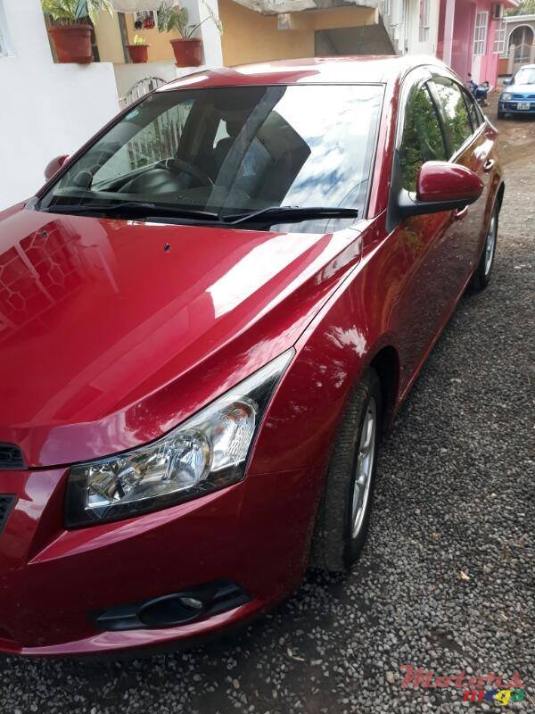 2010' Chevrolet Cruze LT photo #3