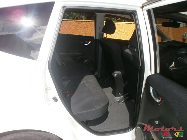 2012' Honda FCX Clarity fit hybrid photo #6