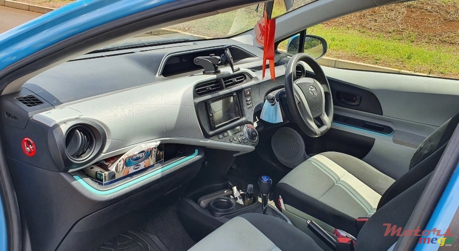 2013' Toyota Aqua photo #1