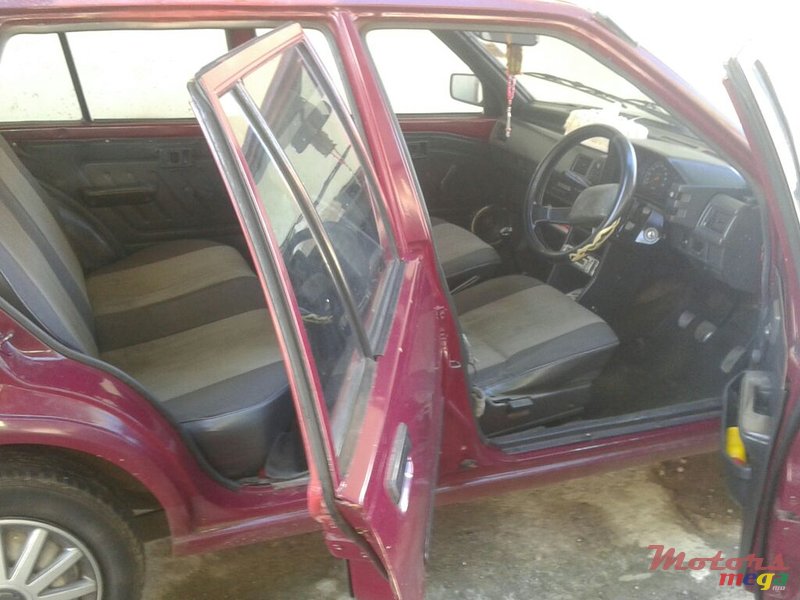 1988' Toyota Starlet photo #3