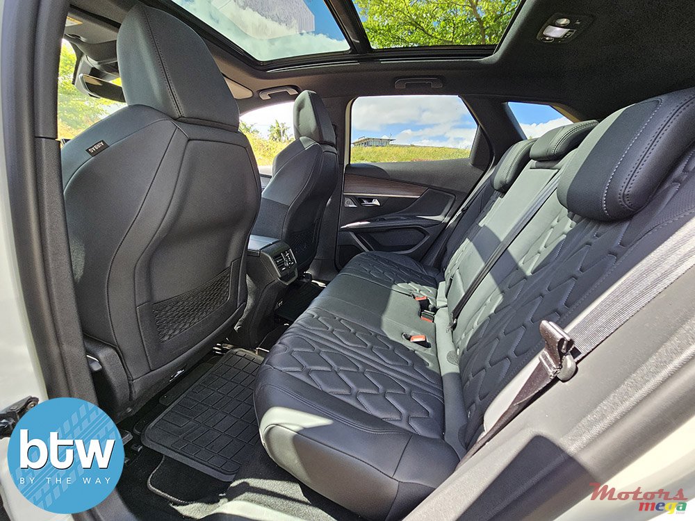 2023' Peugeot 3008 GT photo #6