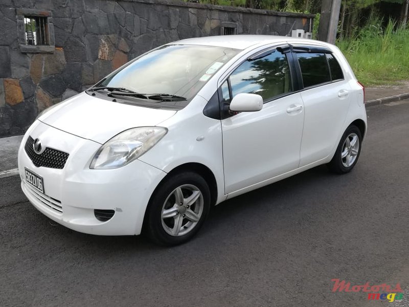 2006' Toyota Vitz automatic photo #2