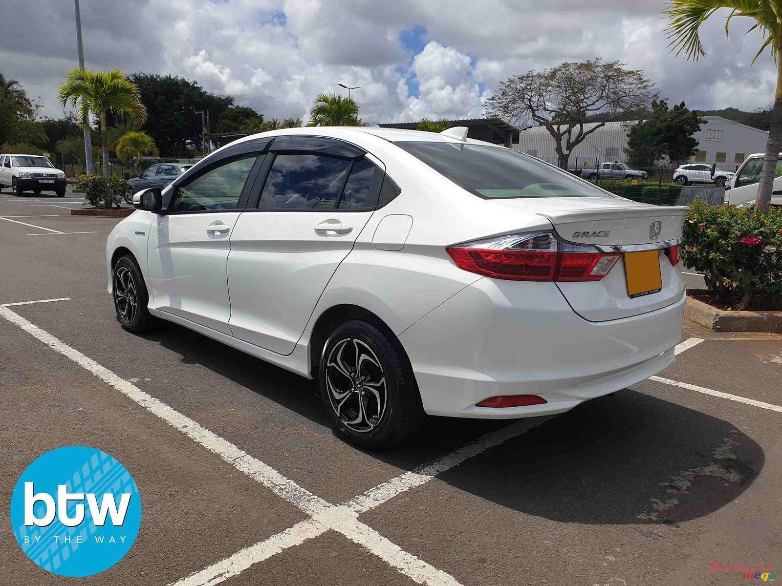 2015' Honda F-mx Grace Hybrid photo #2