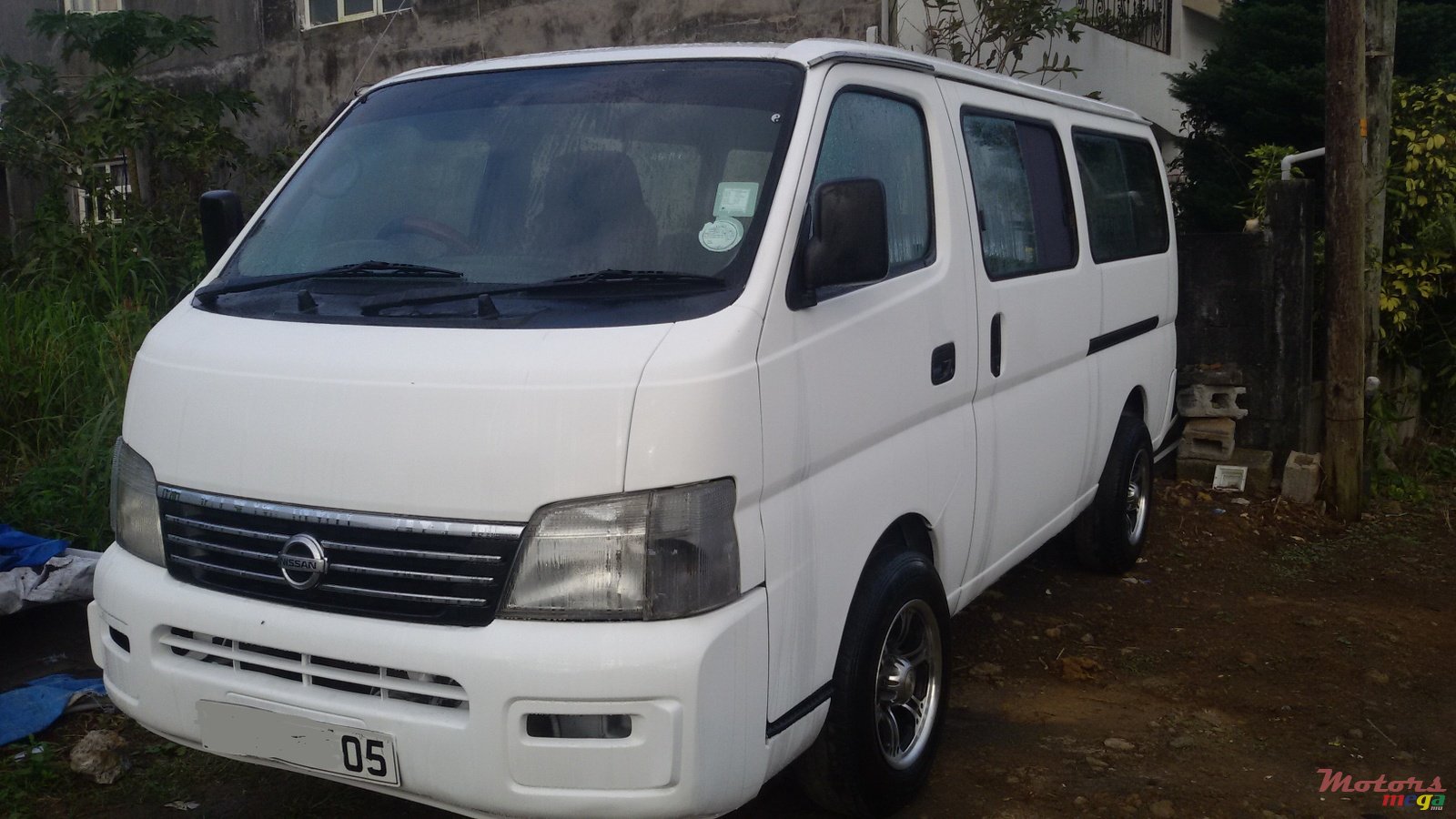2005' Nissan Urvan photo #1