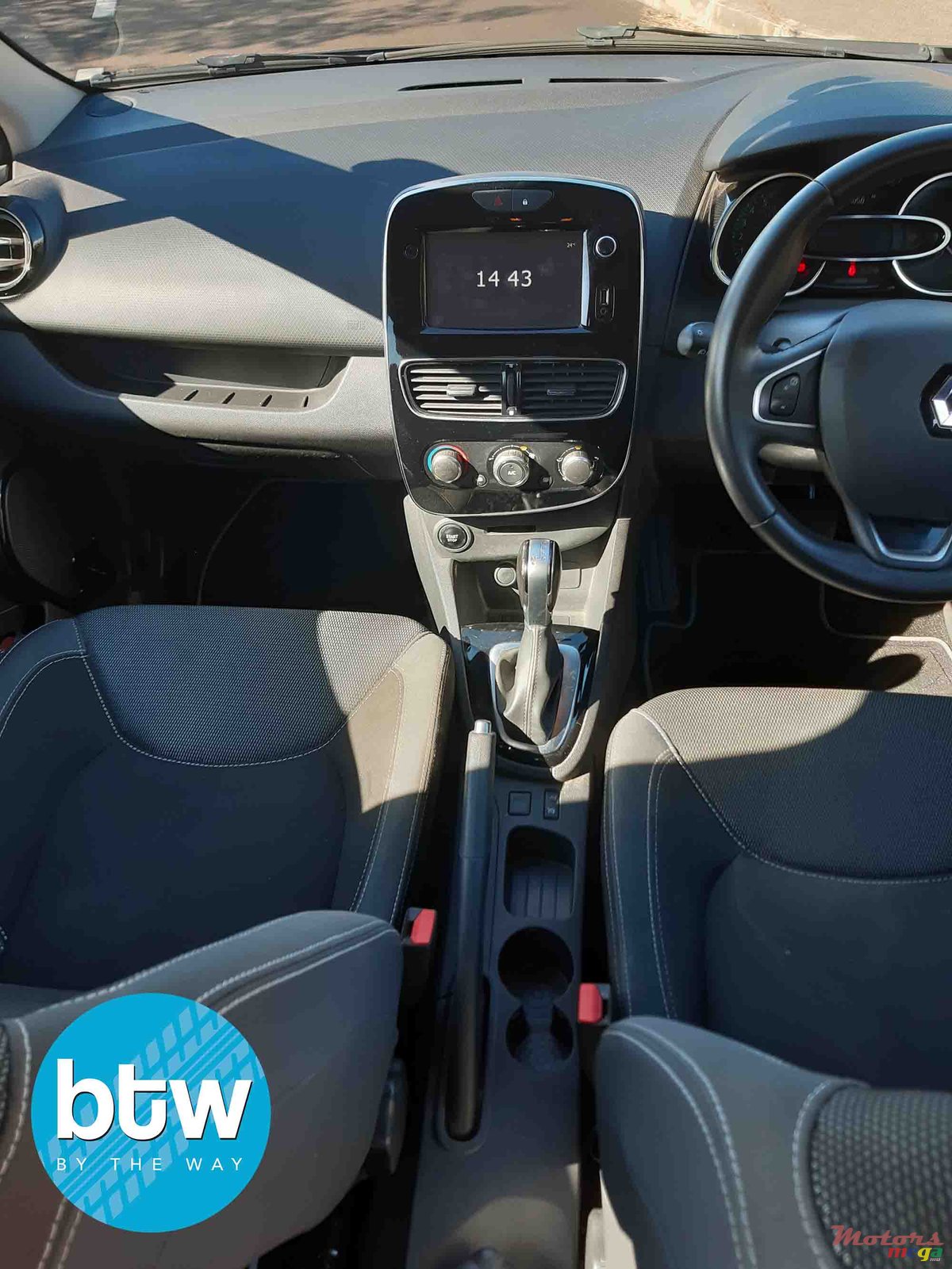 2017' Renault Clio 4 Zen Turbo photo #6