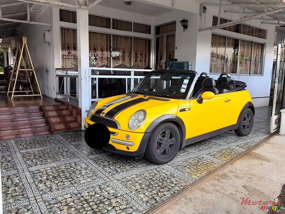 2010' MINI Cooper Cabriolet photo #1