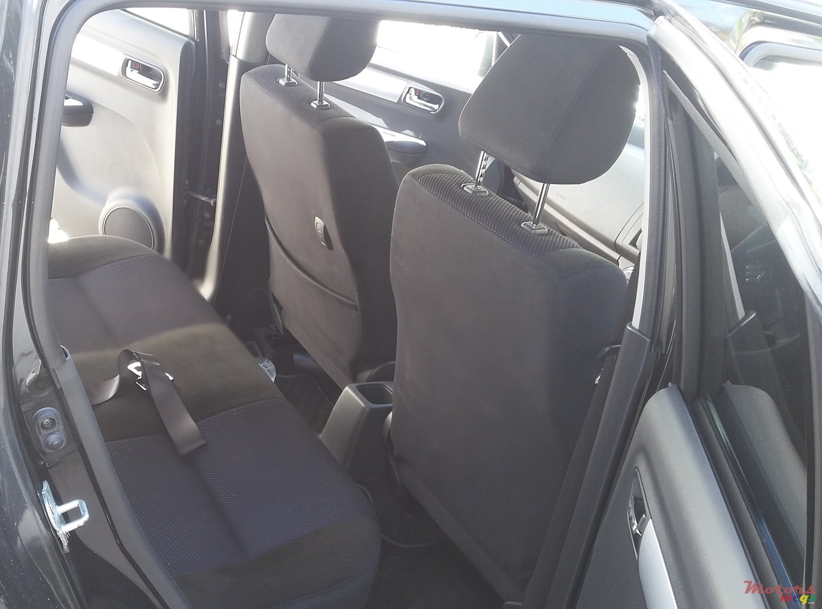 2009' Suzuki Swift photo #3