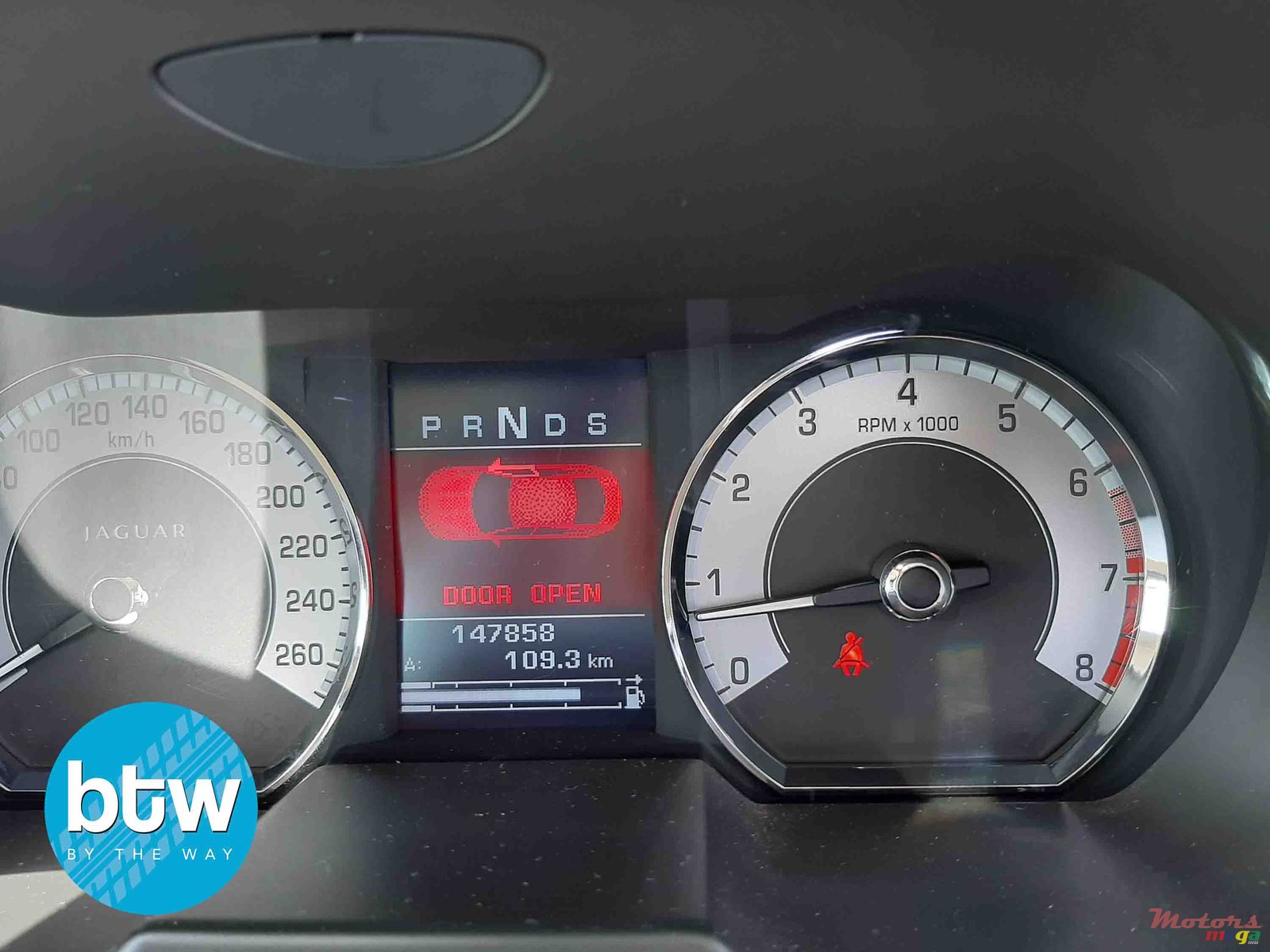 2008' Jaguar XF photo #7