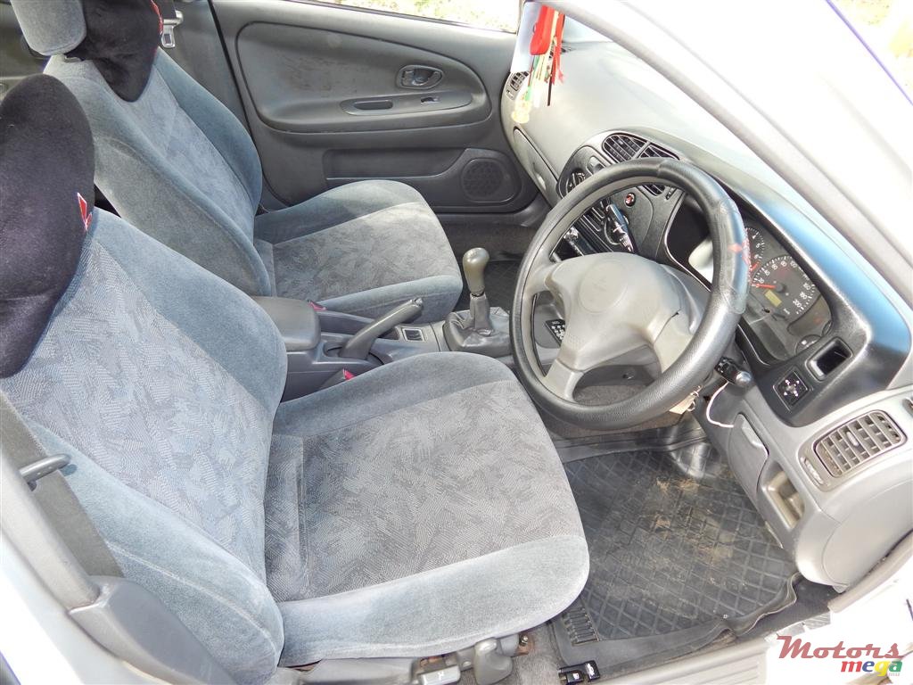 1999' Mitsubishi Lancer GLXi photo #5