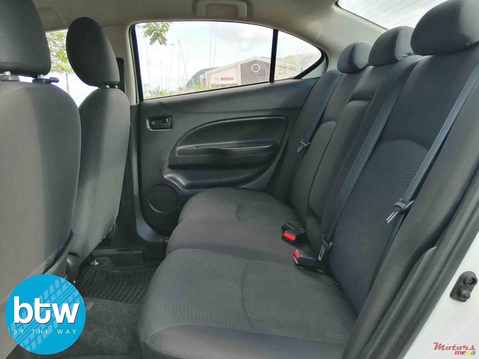 2016' Mitsubishi photo #4