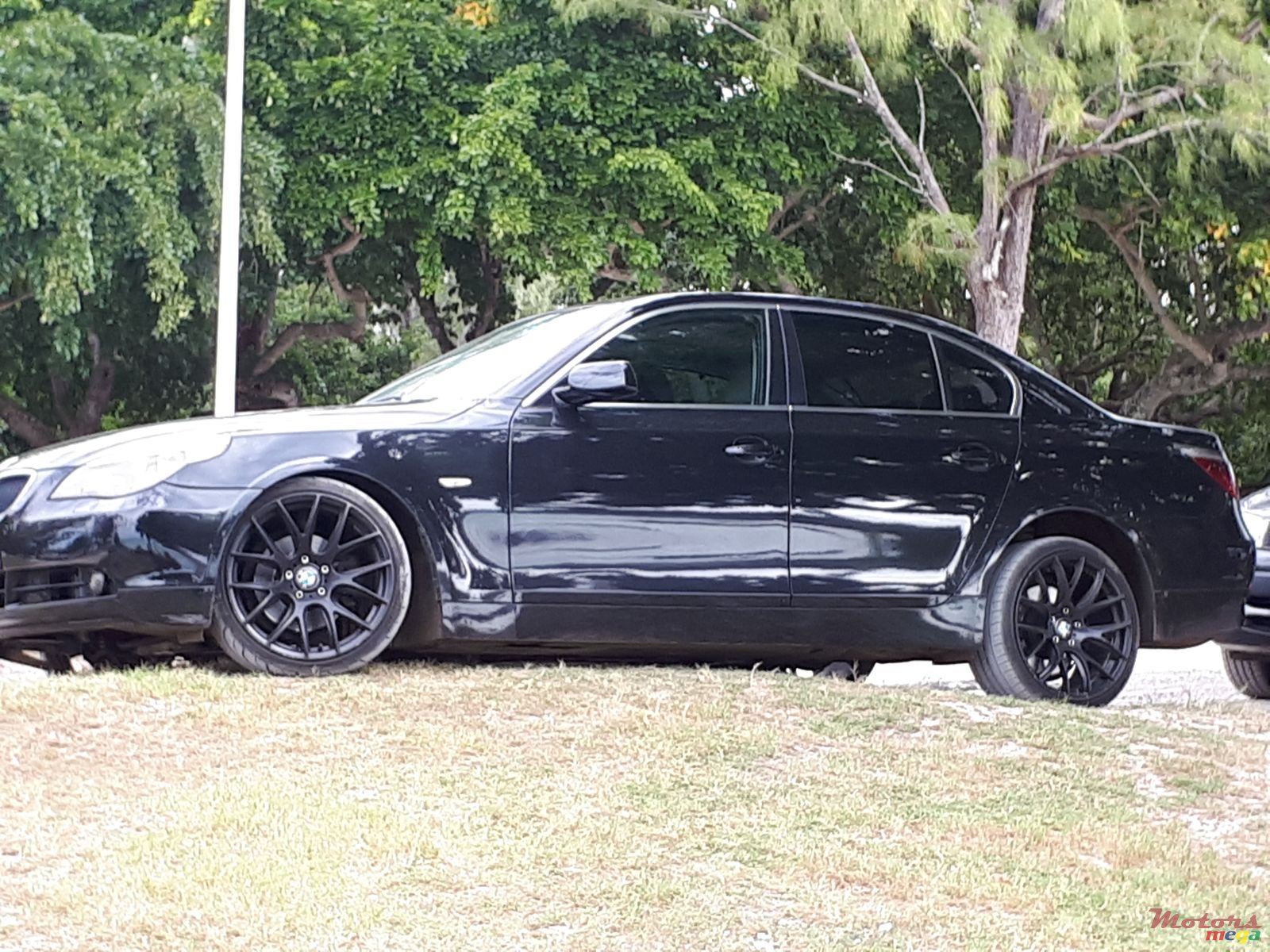 2004' BMW 525 photo #3