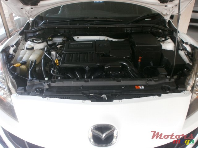 2011' Mazda 3 photo #4