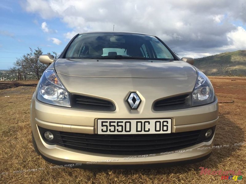 2006' Renault Clio photo #1