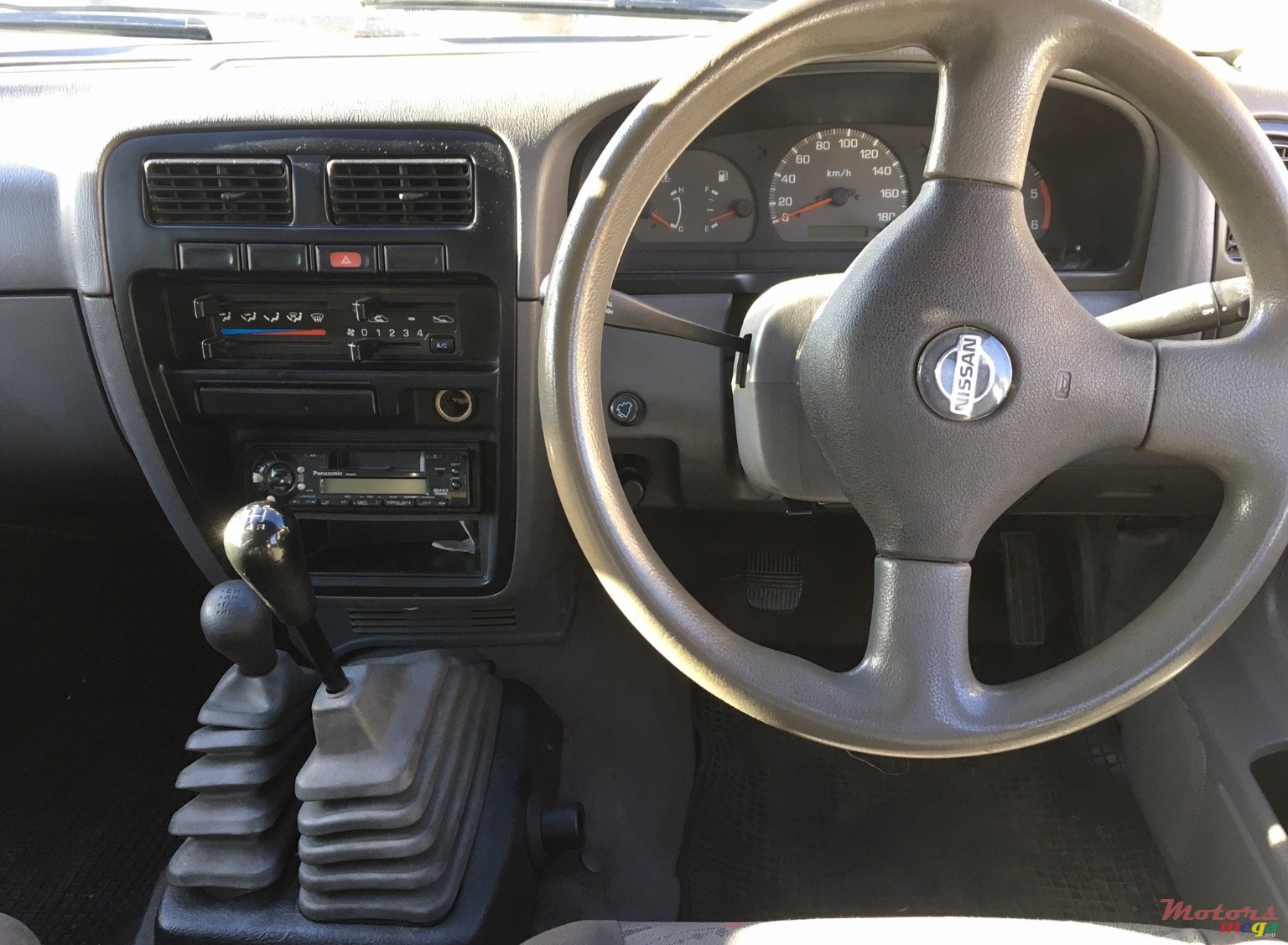 2000' Nissan photo #2