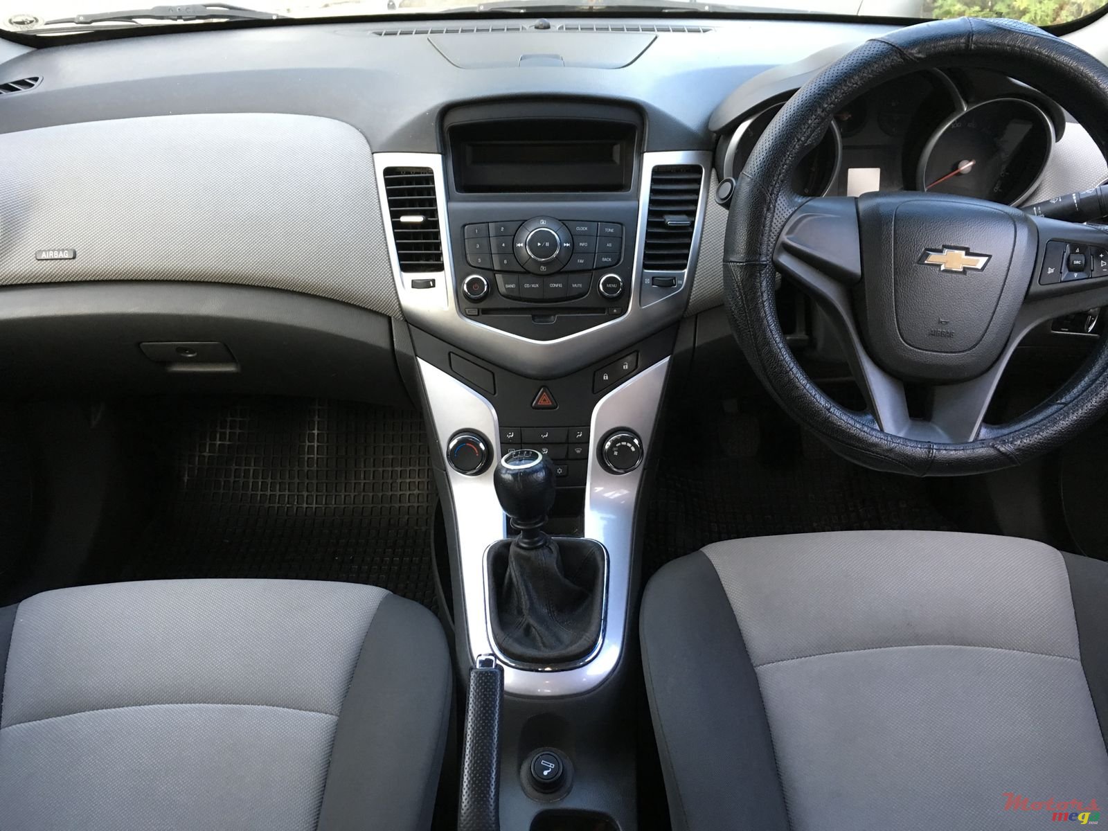 2009' Chevrolet Cruze photo #3