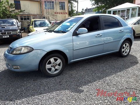 2010' Chevrolet Optra photo #1