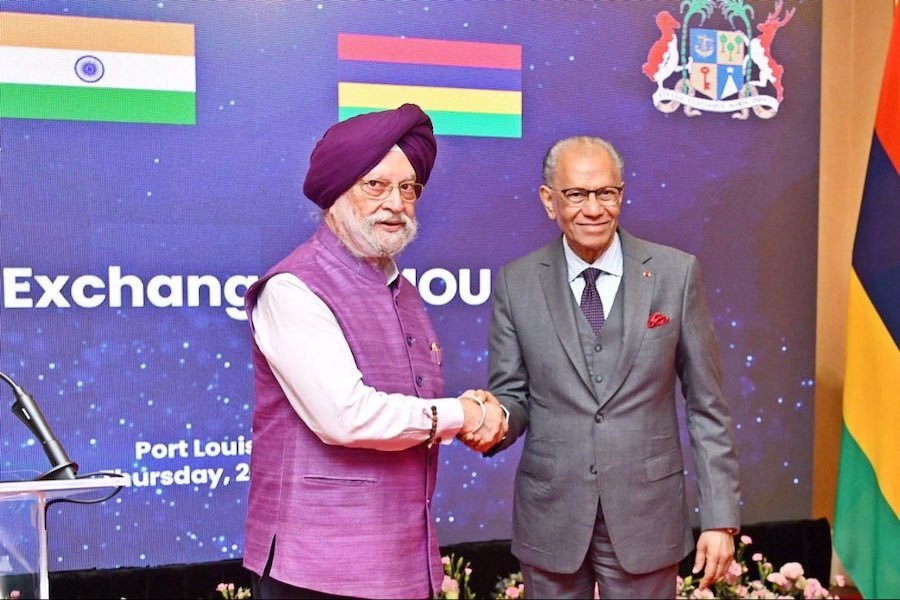 Hardeep Singh Puri and Navin Ramgoolam