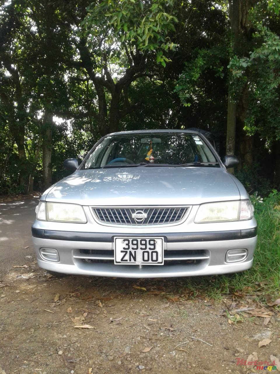 2000' Nissan Sunny photo #1