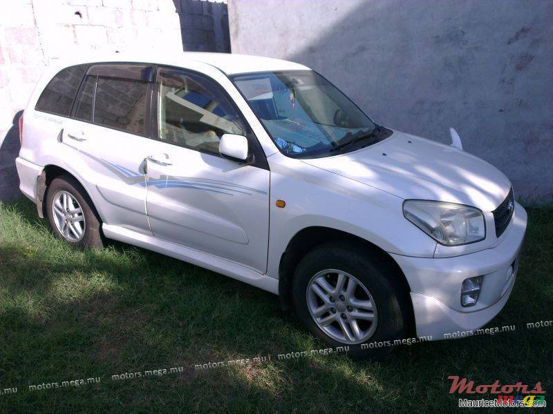 2000' Toyota photo #2