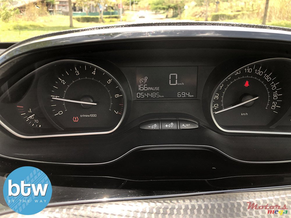 2017' Peugeot 2008 photo #7