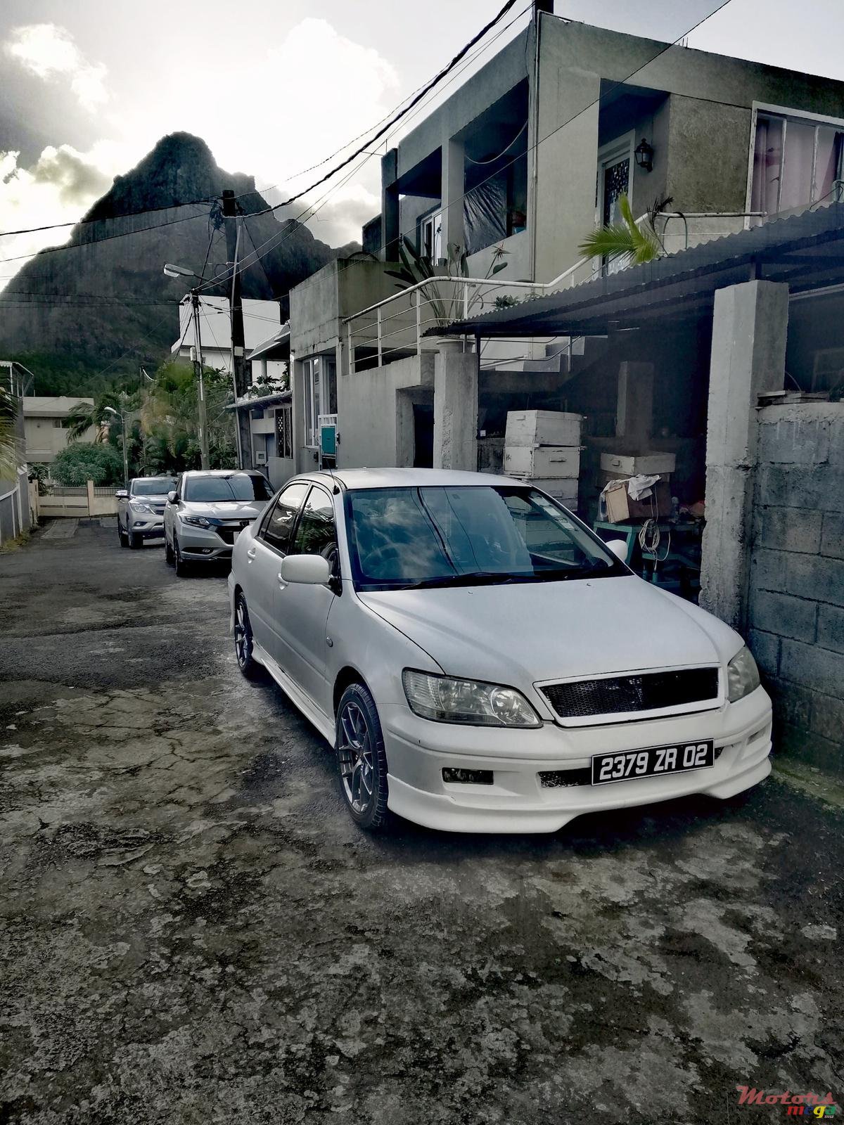 2002' Mitsubishi Lancer photo #3