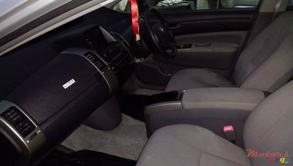2009' Toyota Prius photo #3
