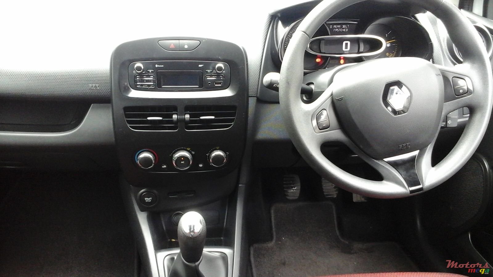 2014' Renault Clio photo #4