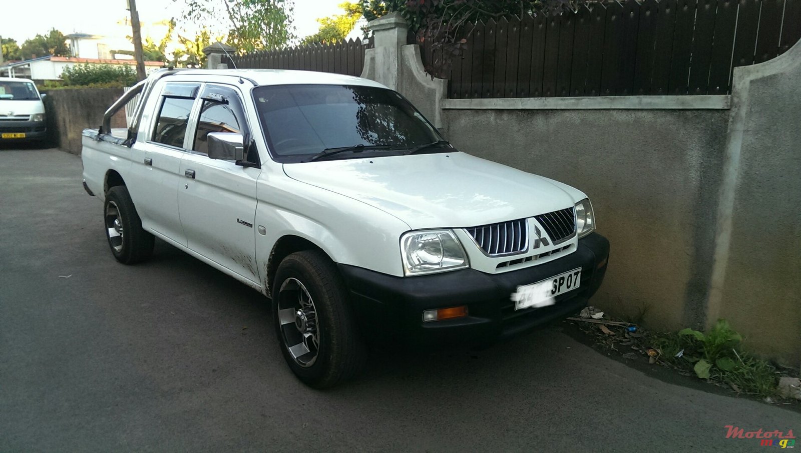 2007' Mitsubishi L 200 photo #1