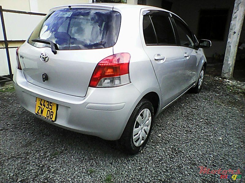 2008' Toyota Vitz photo #2