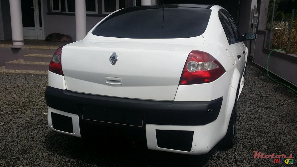 2004' Renault Megane RS photo #2