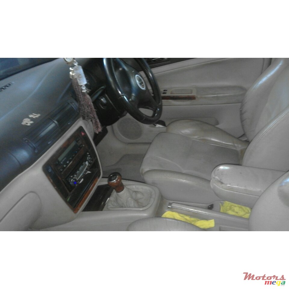 2002' Volkswagen photo #1