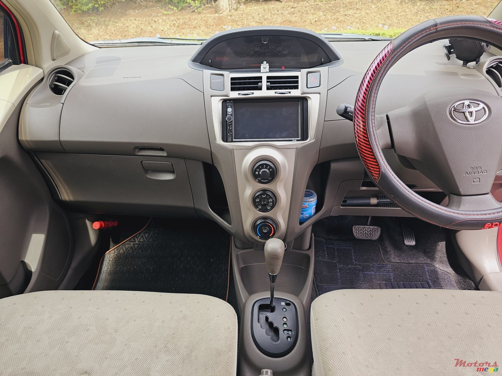 2009' Toyota Vitz photo #4