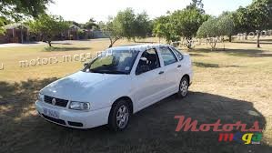 2001' Volkswagen Polo POLO CLASSIC photo #1