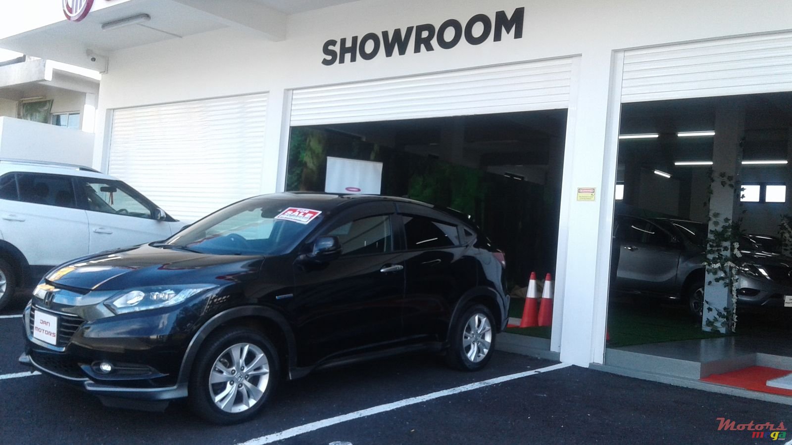 2015' Honda Vezel X Hybrid photo #1