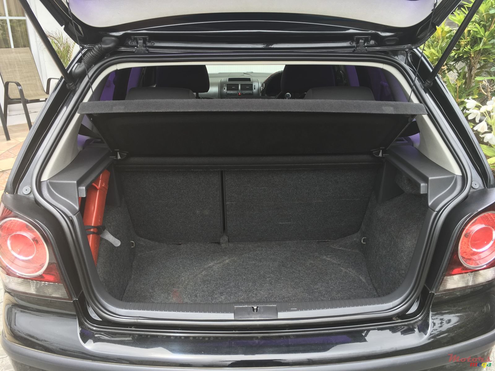 2010' Volkswagen Polo photo #5