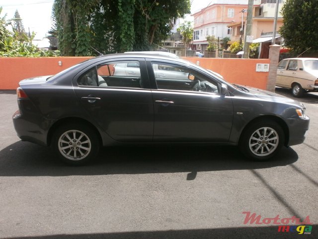 2011' Mitsubishi Lancer X photo #3