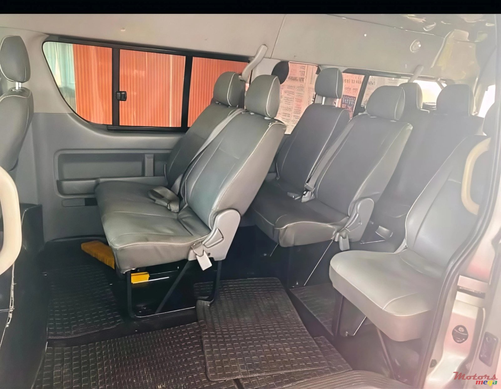 2010' Toyota HIACE GL photo #5
