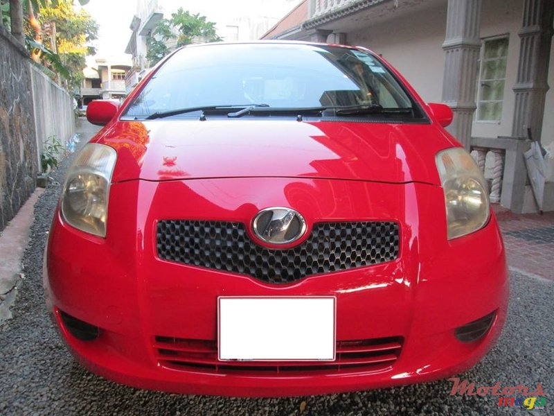 2006' Toyota Vitz photo #1