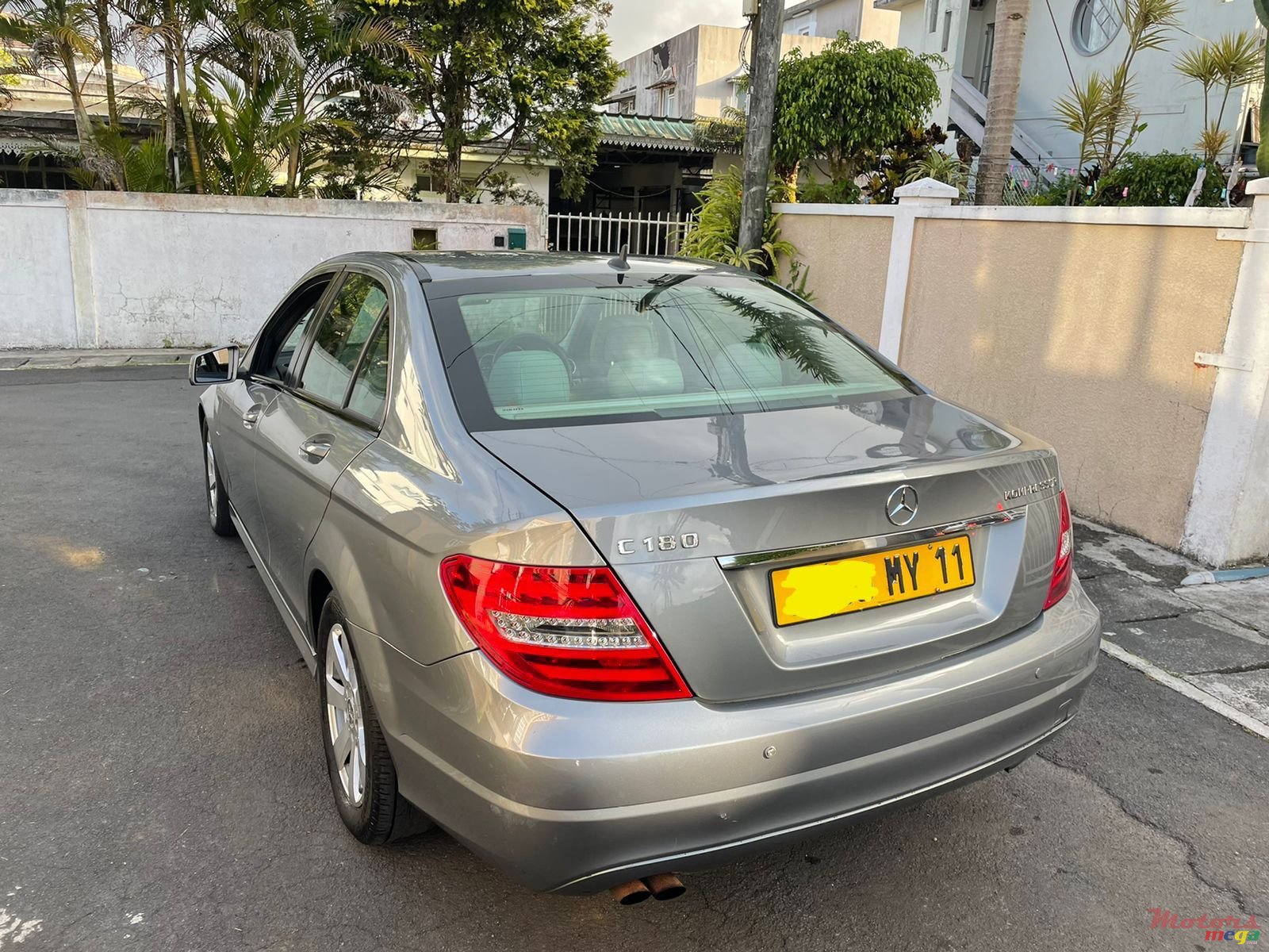 2011' Mercedes-Benz C-Class photo #3