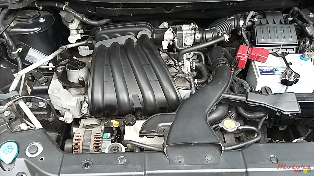 2005' Nissan Tiida photo #3