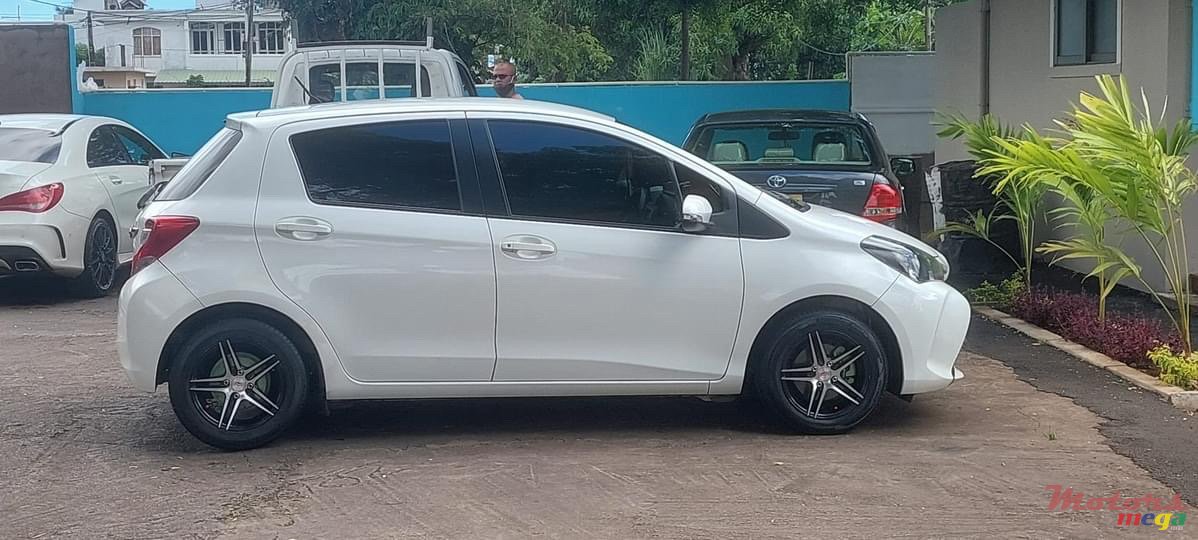 2015' Toyota Vitz 1320 photo #2