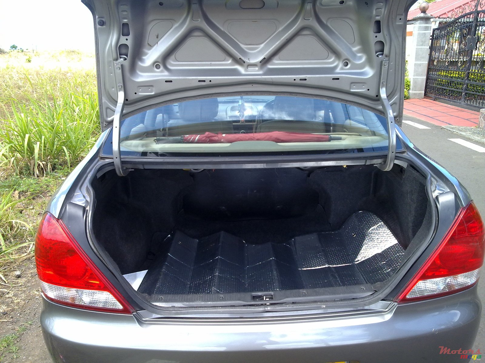 2011' Nissan photo #6